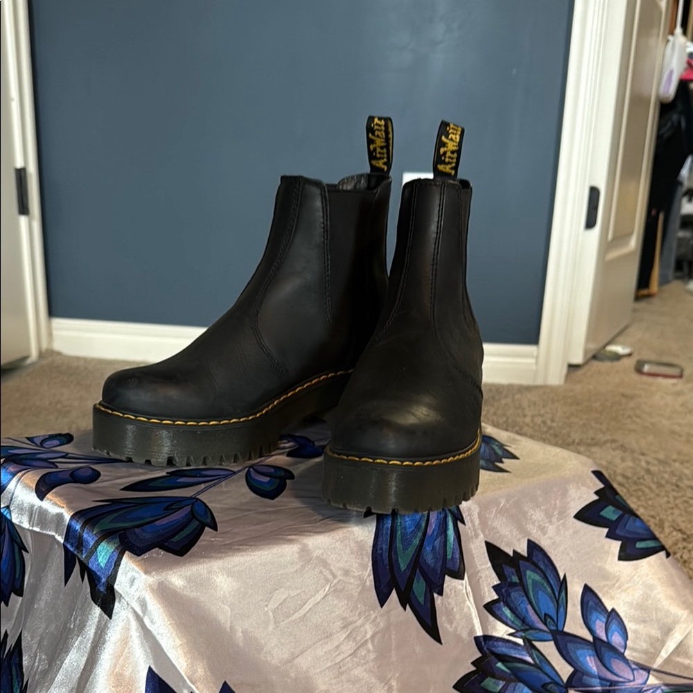 Doc Martens Chelsea Boots